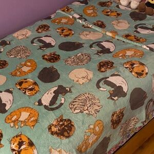 Kohl’s Cat Print Fleece Throw Blanket